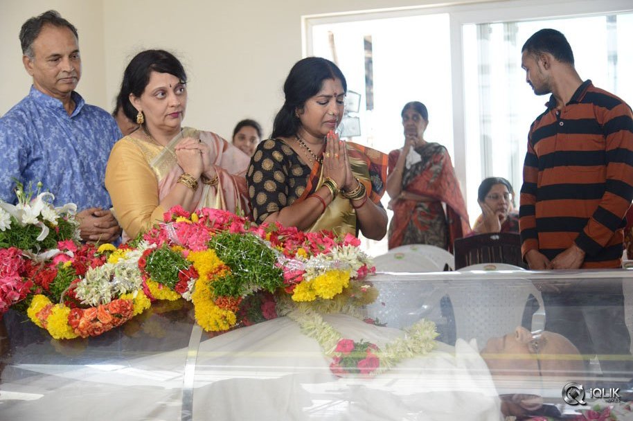 Celebs-Pay-Condolences-to-C-Narayana-Reddy